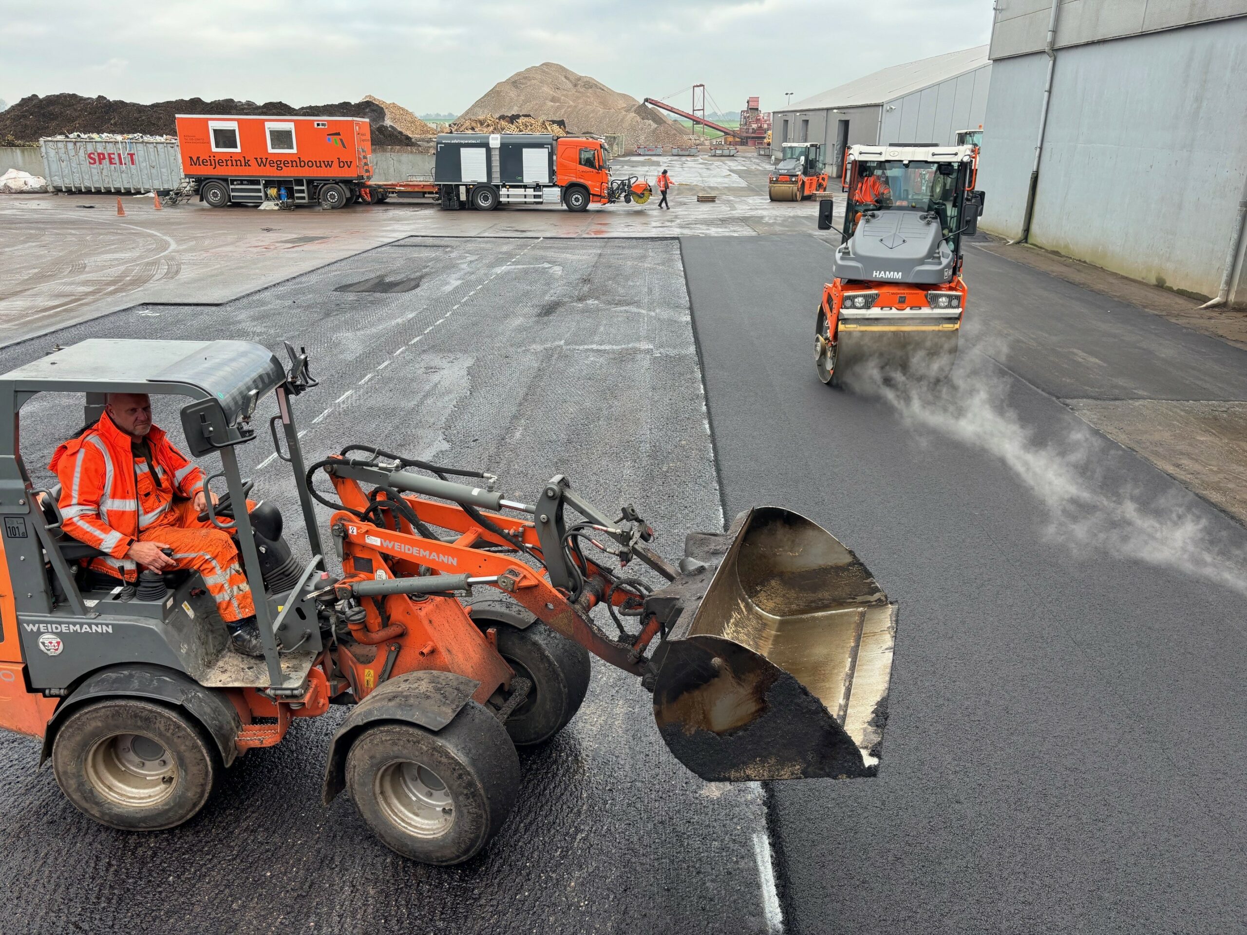 Terrein Nieuwveen opnieuw asfalteren