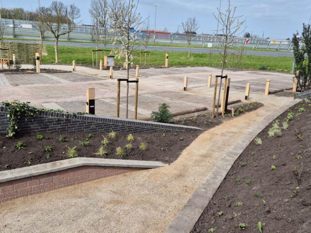 Oplevering voorterrein Heembouw te Roelofarendsveen